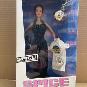 Posh Spice Figure, Spice Girls on stage (0240)